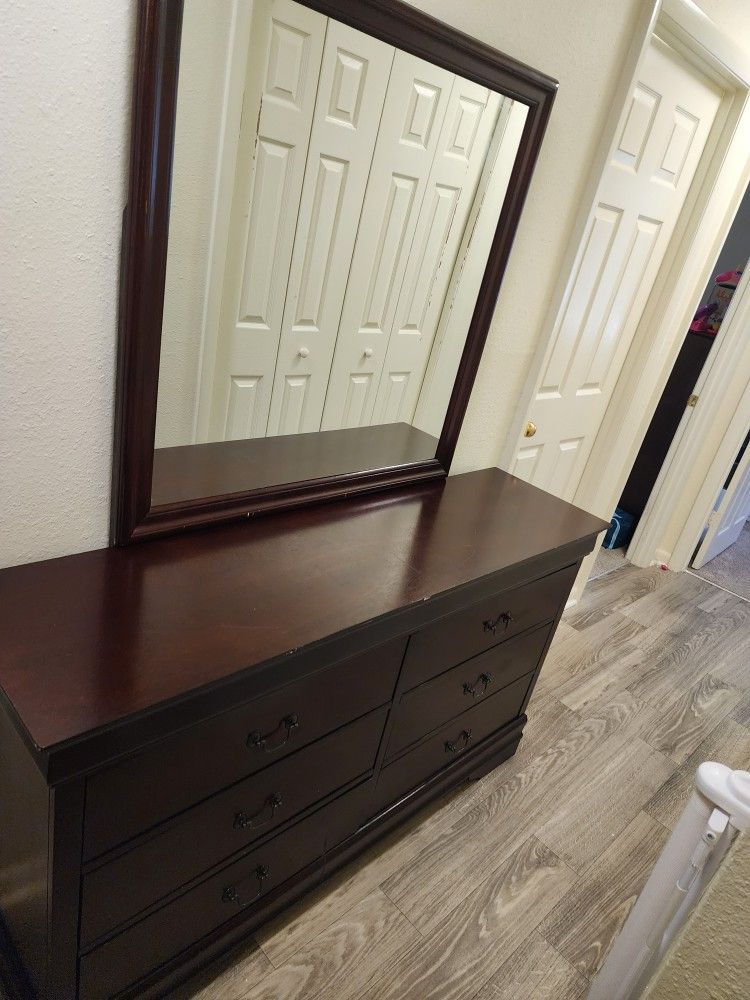 Dresser W/ Mirror $80