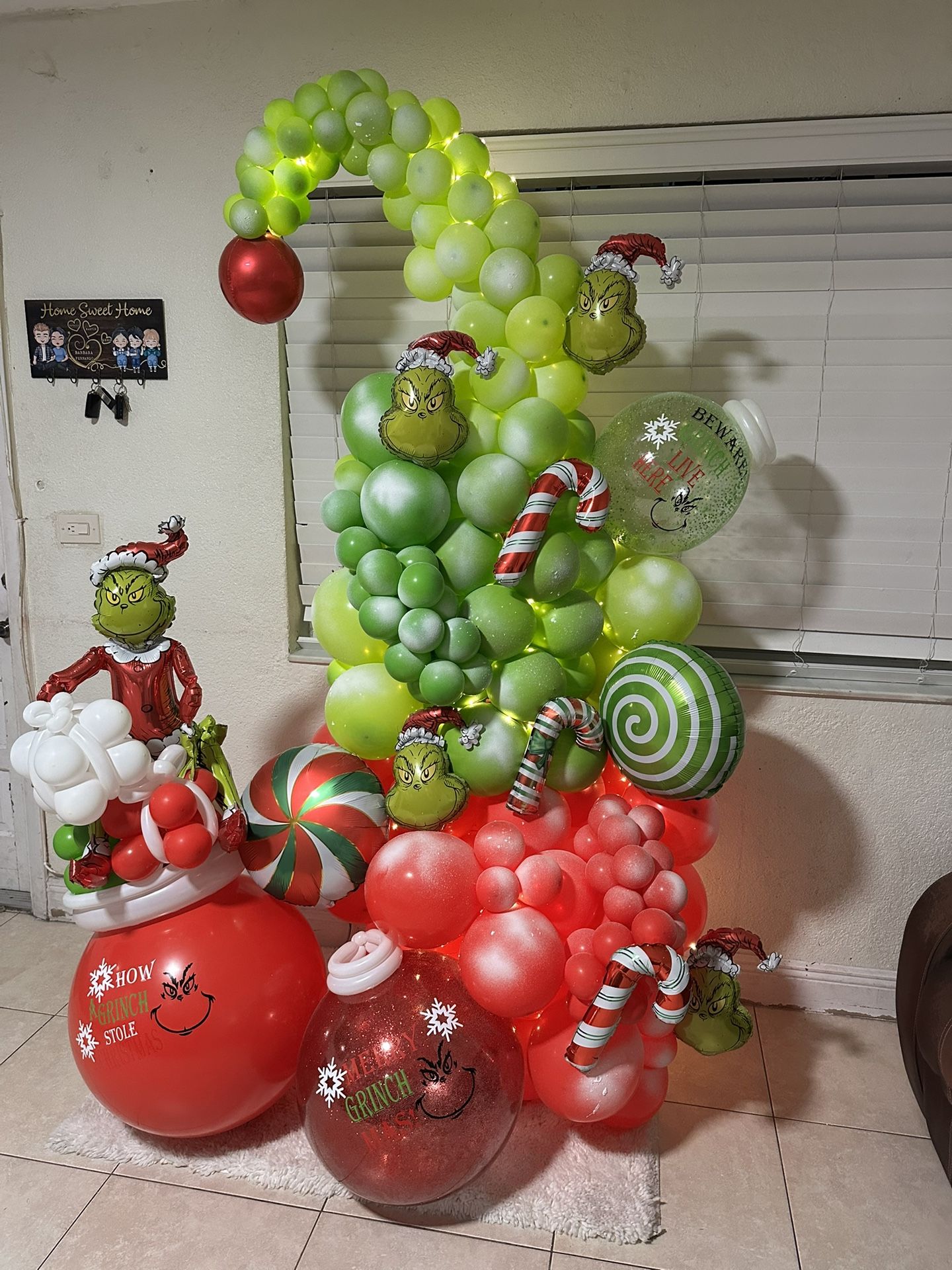 Balloons Grinch Christmas Tree