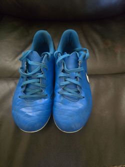 NIKE SOCCER  KIDS SHOES 3.5