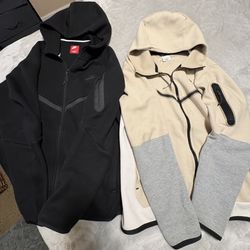 2 Nike Tech Hoodies 