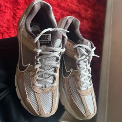 Nike Vomero 5’s