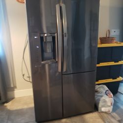 LG Refrigerator 26 cu ft Door In Door