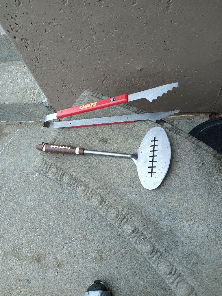 CHIEFS BBQ. TOOLS