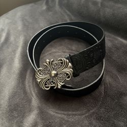 Y2K/vintage Chrome style belt with sick floral design 46 inches long Fits waist size 30-40 Perfect condition