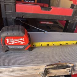Milwaukee 25 “ Foot Magnetic Tape Measure