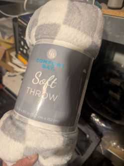 Soft throw blanket