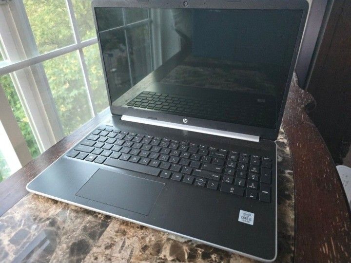 LIKE NEW HP 15.6” Laptop - i5, 8GB RAM, 256GB SSD - Fast & Reliable!