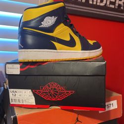 Jordan 1 Mid Michigan 