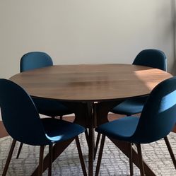 Dining Table + 4 Chairs + Rug – Used Condition, Priced to Move
