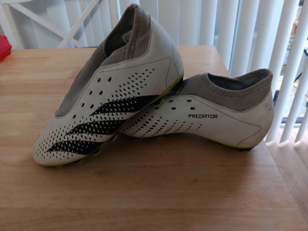 Soccer Shoes Predator Size 2 Childrens