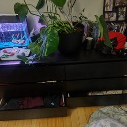 Dresser And Bed Set. Mattress Not Included 