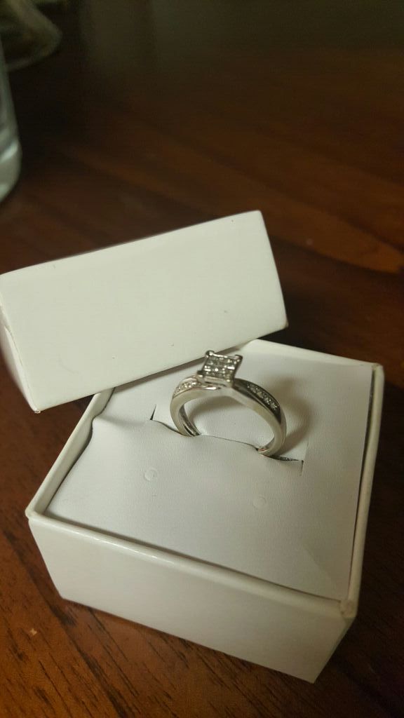 10k white gold Diamond ring size 6.75 retail $1400