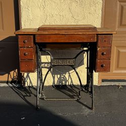 Antique Singer Sewing Machine 1928