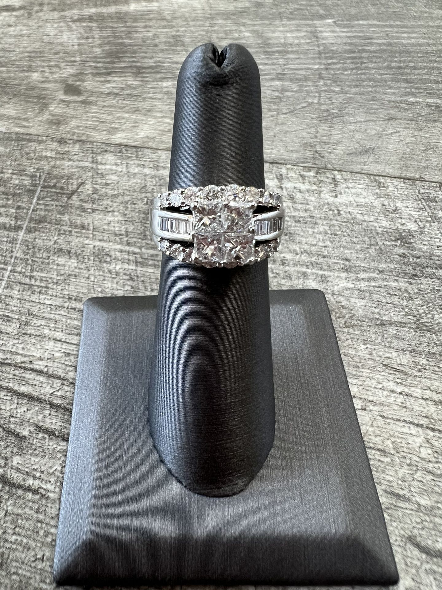18k Diamond Wedding Ring 