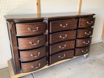 Triple dresser