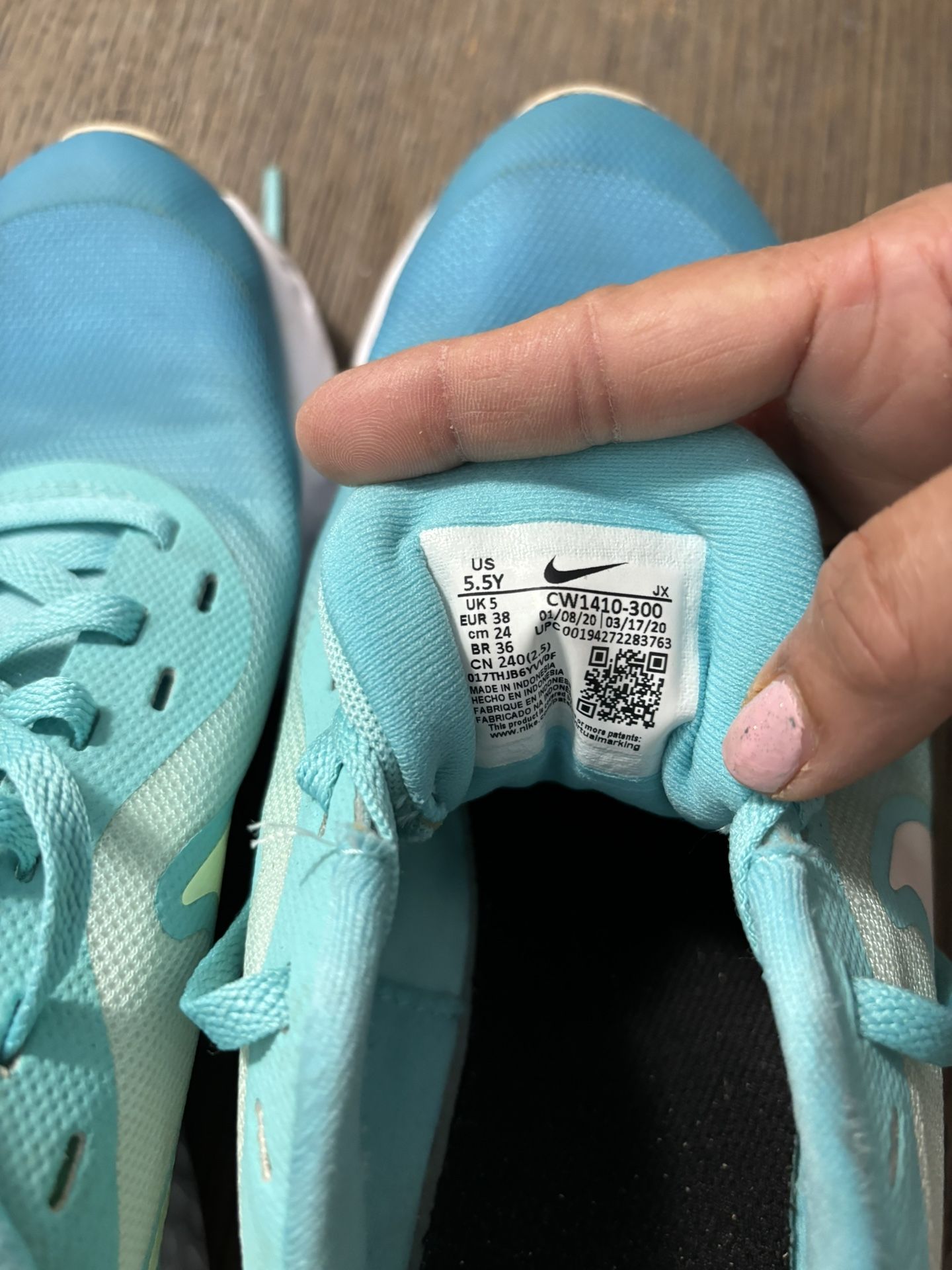 Nike Shoes Size 5.5