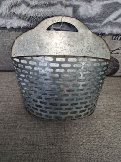 Metal basket that will go on the wall