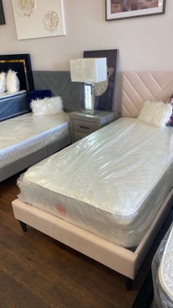 2 twin size bed frame ( no mattress )