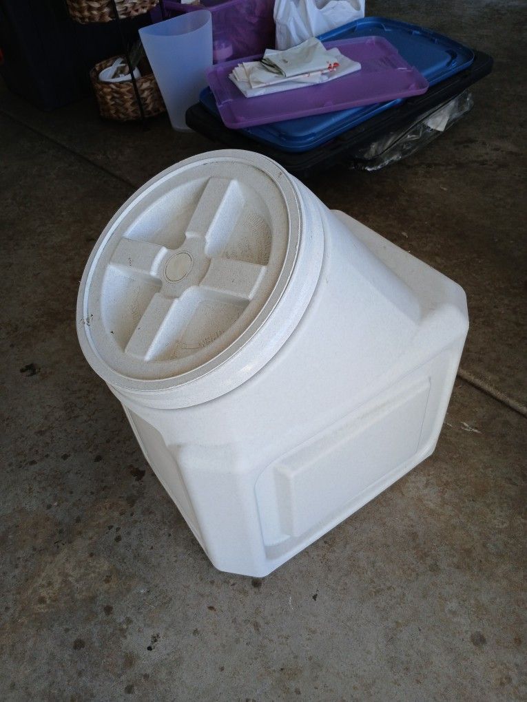 Vault Dog/pet Food Storage