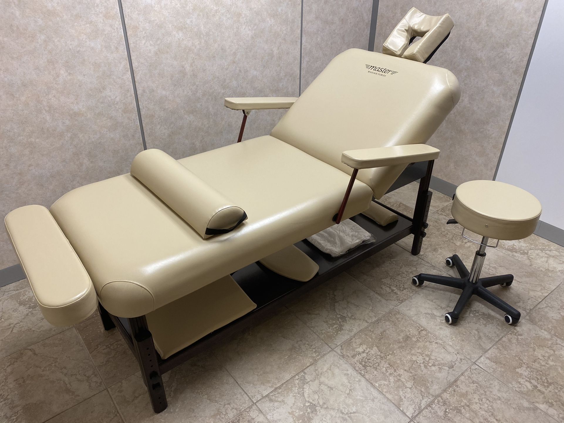 Master Massage, 31” Samson Stationary LXi Table