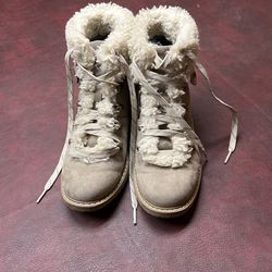 Warm And Cozy Boots For Little Girls 