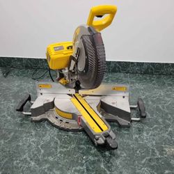 De walt flexvolt miter saw with battery option 