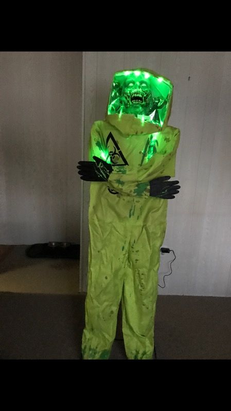 Halloween animatronic biohazard zombie (No Shipping,pick up only)