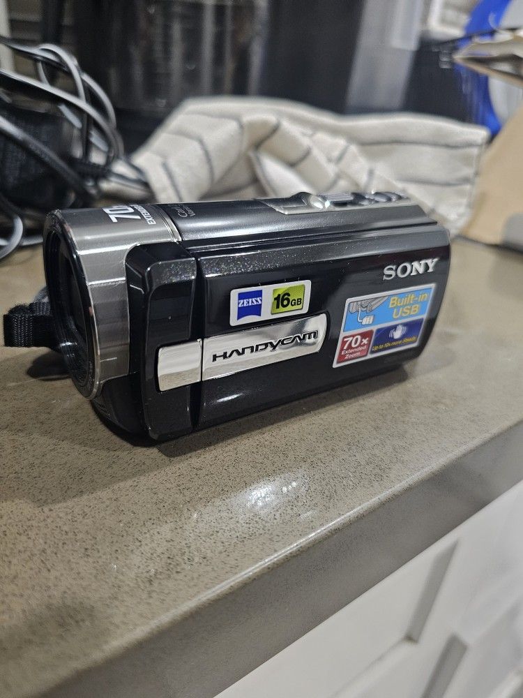 Sony Handycam DCR-SX85 Camcorder