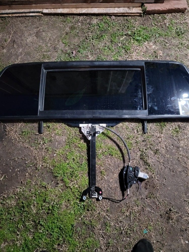 Nissan Titan Rear Window