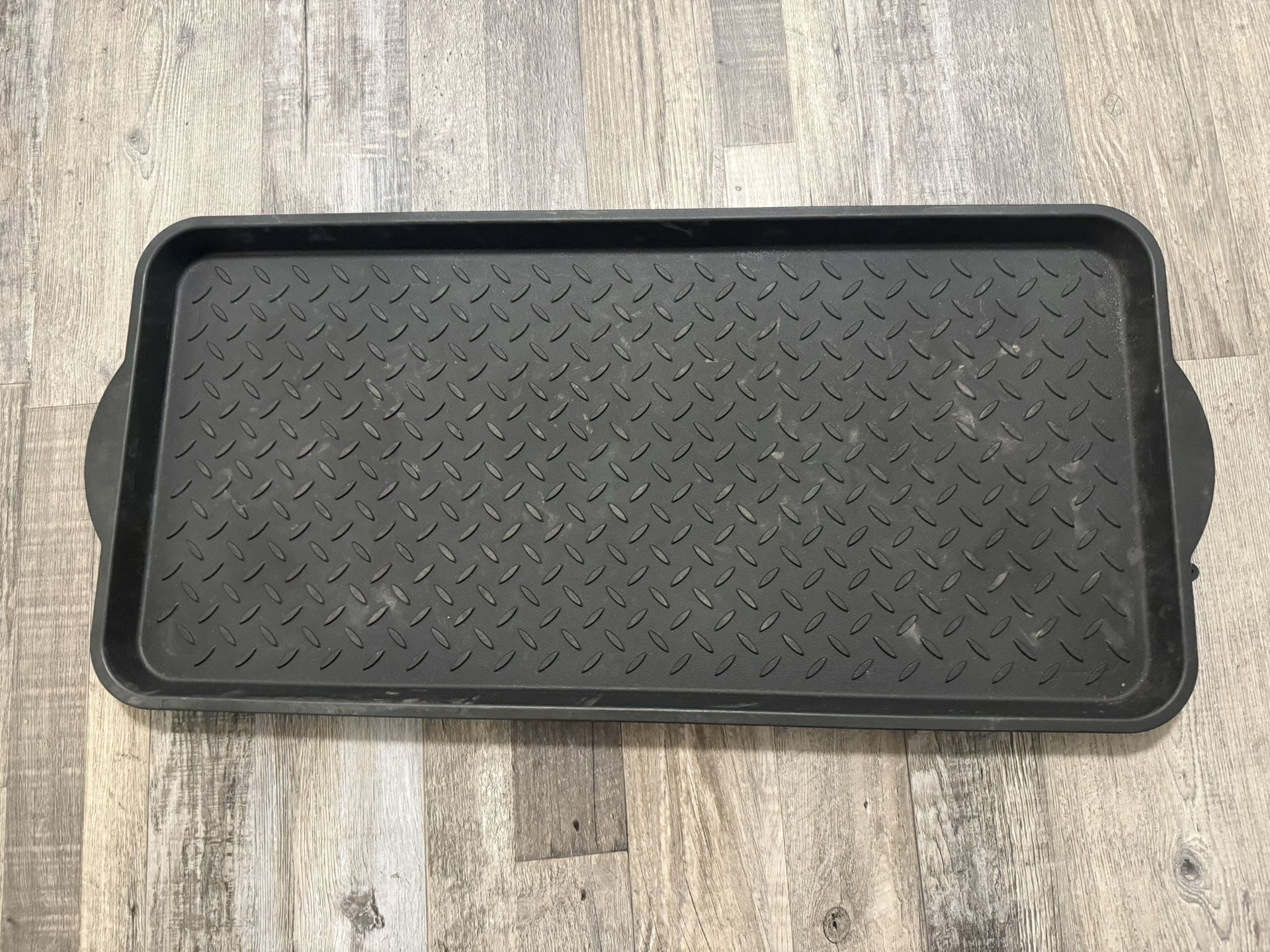 💧All Weather Boot Tray-Water Resistant Plastic Utility Shoe Mat for Indoor and Outdoor Use