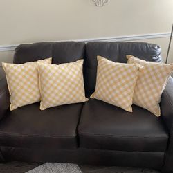 Pillows (4) In Yellow/Goldenrod
