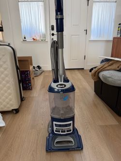 Shark Navigator Lift-Away Deluxe NV360 Upright Vacuum – Works Great