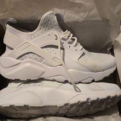 Nike Huarache – Men’s Size 10.5