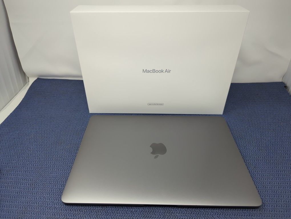 MacBook Air M1 / 8GB RAM / 512GB Hard Drive