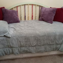 Twin Size Bed Set - Everything included