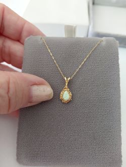 New 14 kt Australian Opal Pendant With 14 Kt Gold Chain