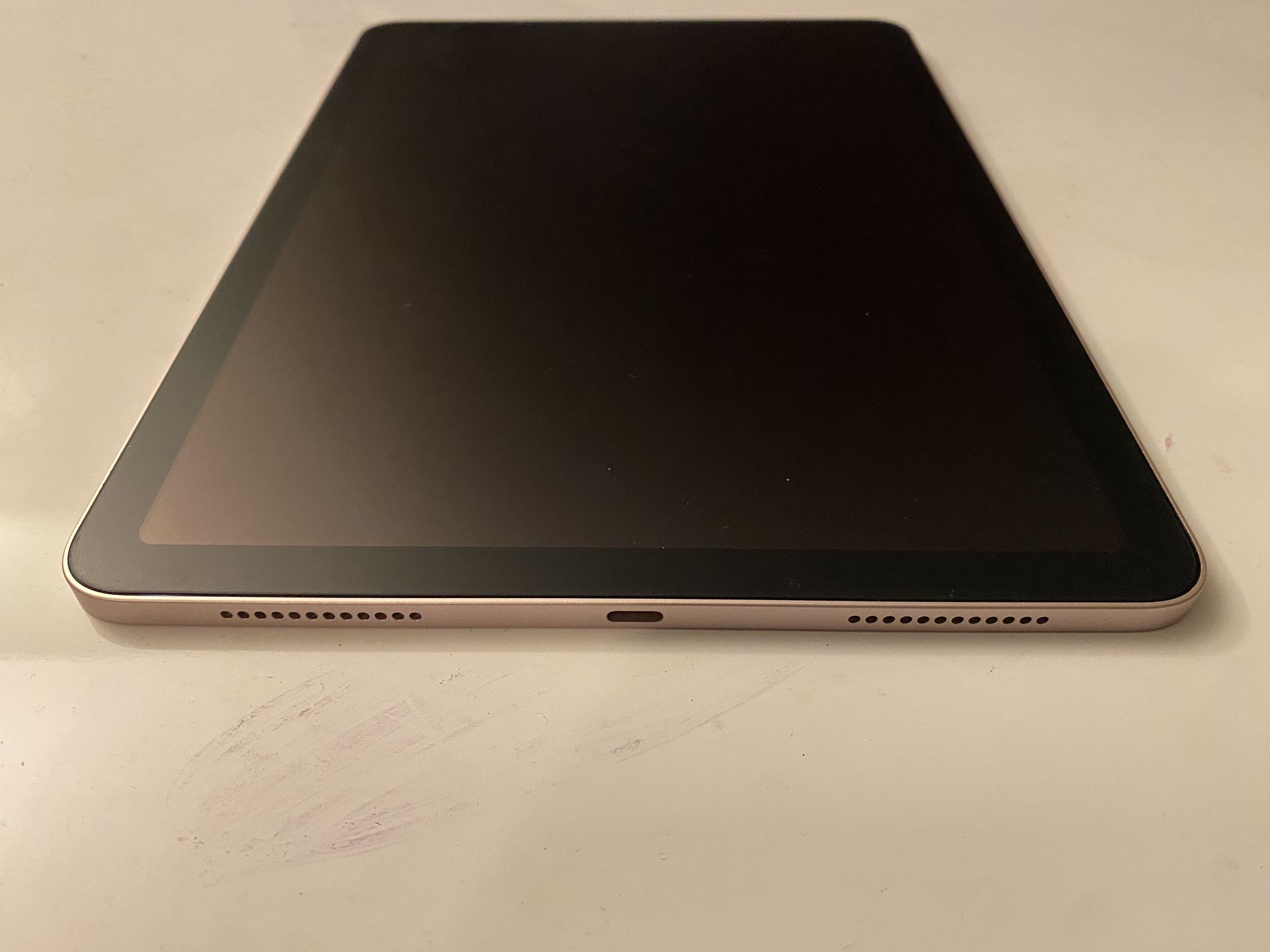 iPad Air 5th Gen 64GB (A2588) – Great Condition