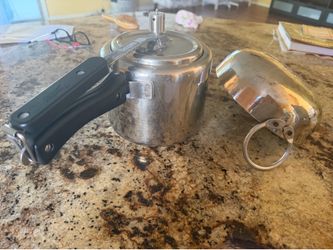Stainless steel Prestige 3Lt pressure cooker and frying pan