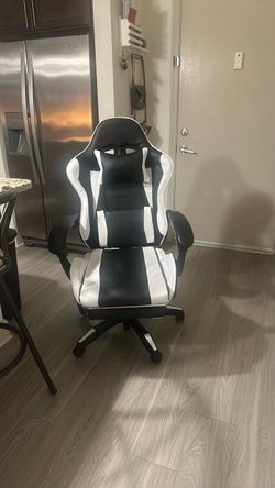 Gaming Desk Chair — minor issues