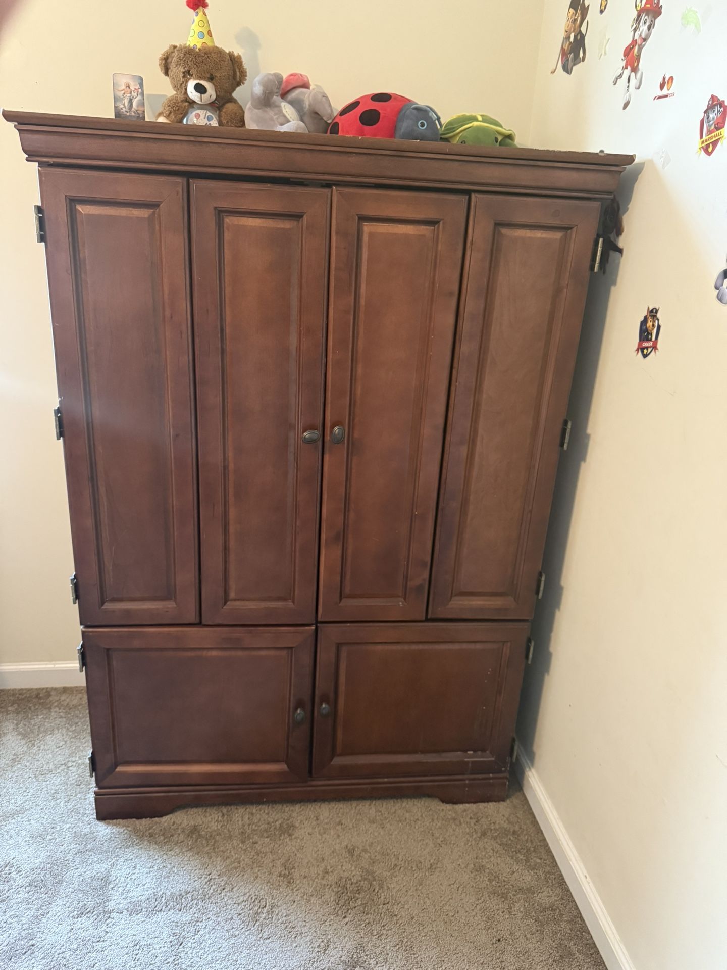 Cabinet For Free, Very Good Condition. Selling It Since I’m Moving