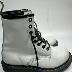 Boots Dr Martens Size # 6 US L
