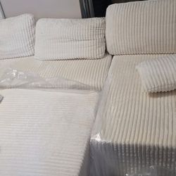 Brand New Boneless Couch  132 Inch 