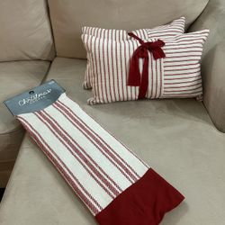 Christmas tree skirt and pillows