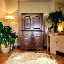 Thomasville media chest of drawers/armoire