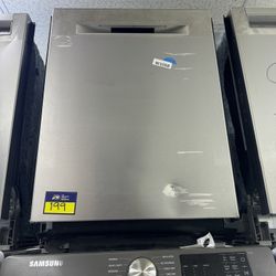 Dishwasher / Lava Platos 