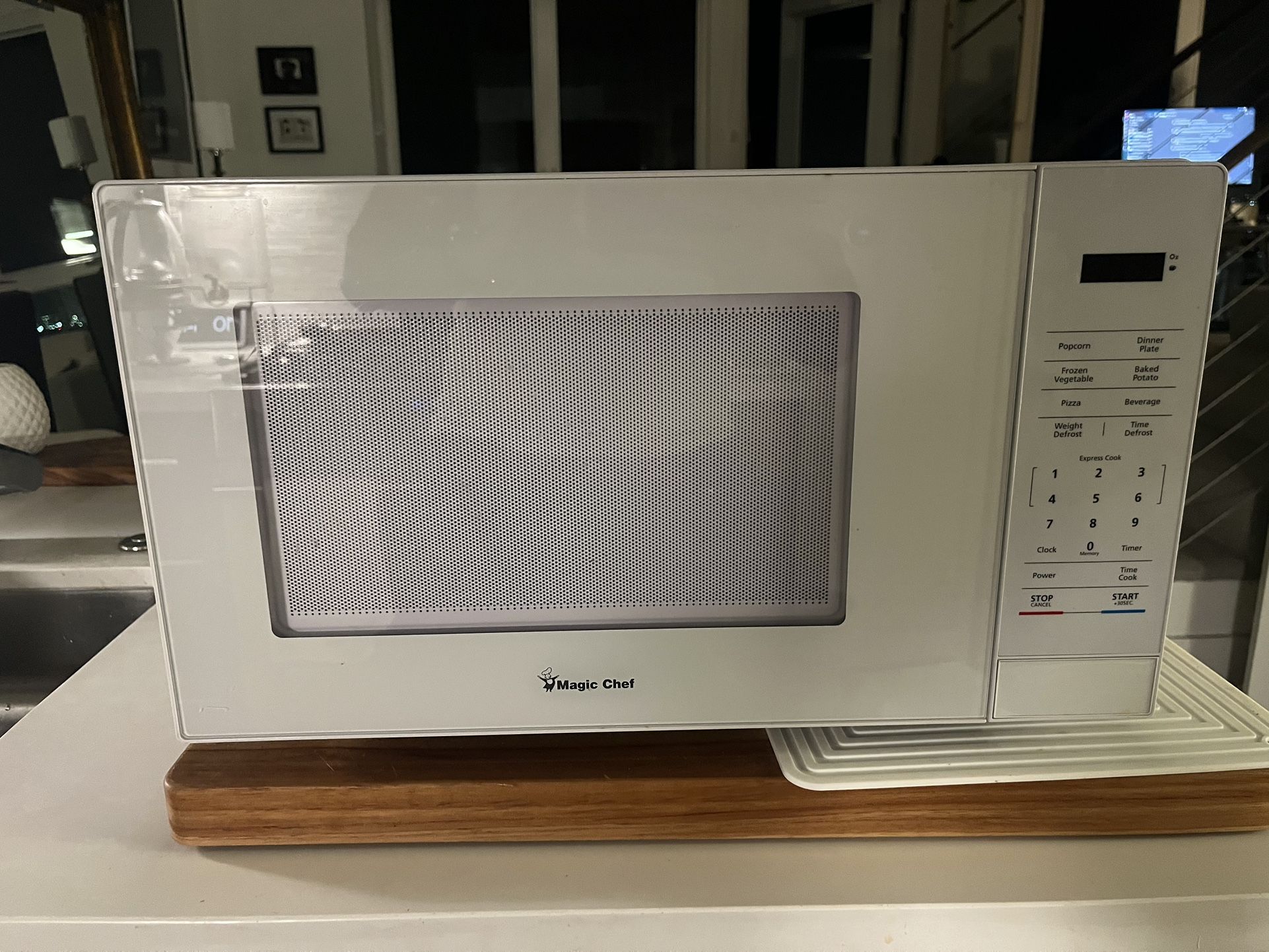Magic Chef Microwave — Like New