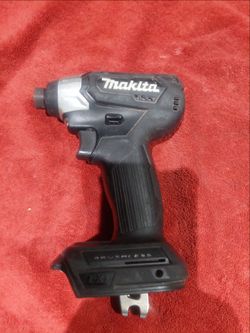 Makita  compat drill perfect condicion  55.00 brushness