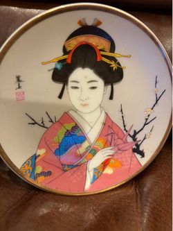 1960s Japan porcelain decorated plate of geisha girl