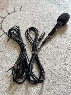 Performance Microphone w/ XLR & TRS Cords