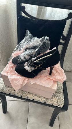 Black Pumps